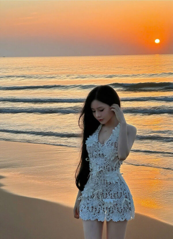Đầm ren cổ yếm hàng thiết kế sang chảnh - Hình ảnh 5
