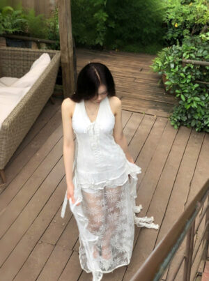 Váy ren hoa đi biển