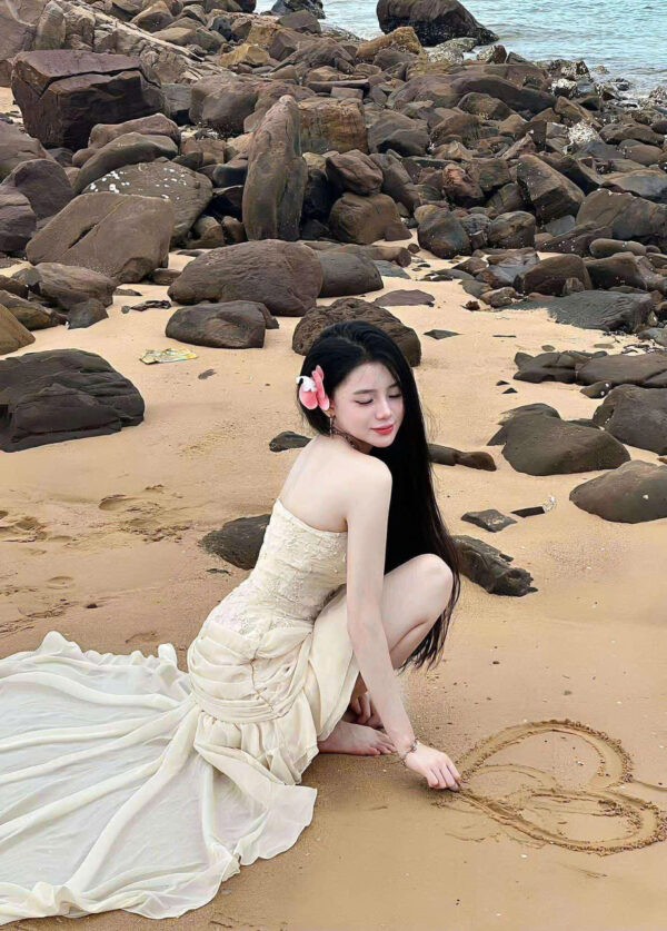 Đầm ren trắng chễ vai sang chảnh - Ảnh 2